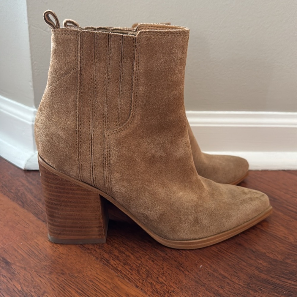 Marc Fisher | Oshay Pointed-Toe Suede Ankle Boots | Tan | Size 7.5